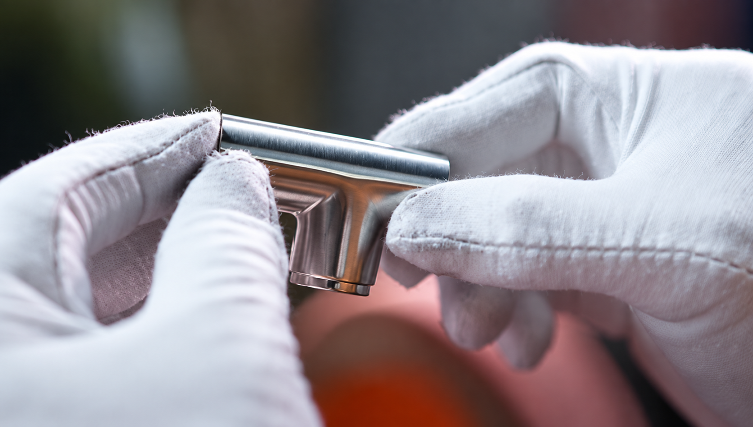 Gloved handling of a component with a brushed surface finish